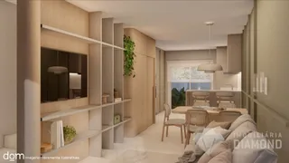 Ambiente interno moderno com estantes de madeira clara em um apartamento.