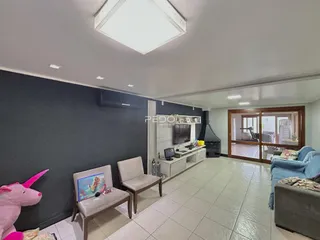 Interior de uma sala de estar em Lajeado, Brasil.