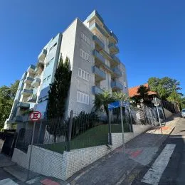 Fachada de um prédio residencial em Lajeado, Brasil, com estrutura de vários andares.