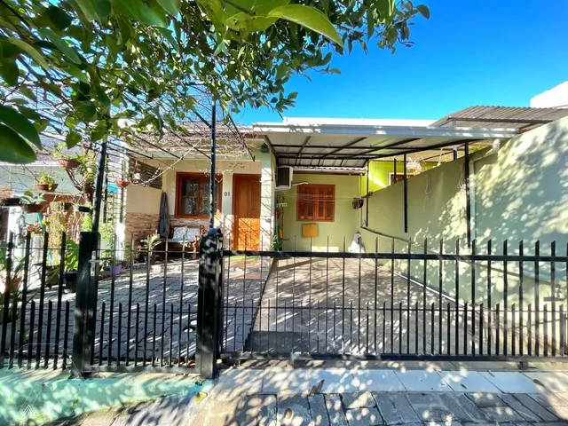 Casa geminada com 2 dormitórios