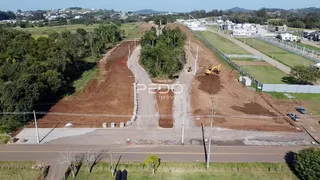 Vista aérea de uma área de terra com estrada de terra em Lajeado.