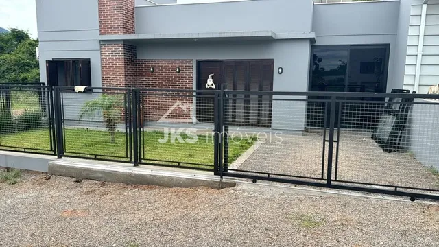 Casa com 2 dormitórios