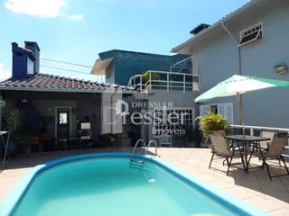 Piscina externa de uma residência em Lajeado, Brasil.