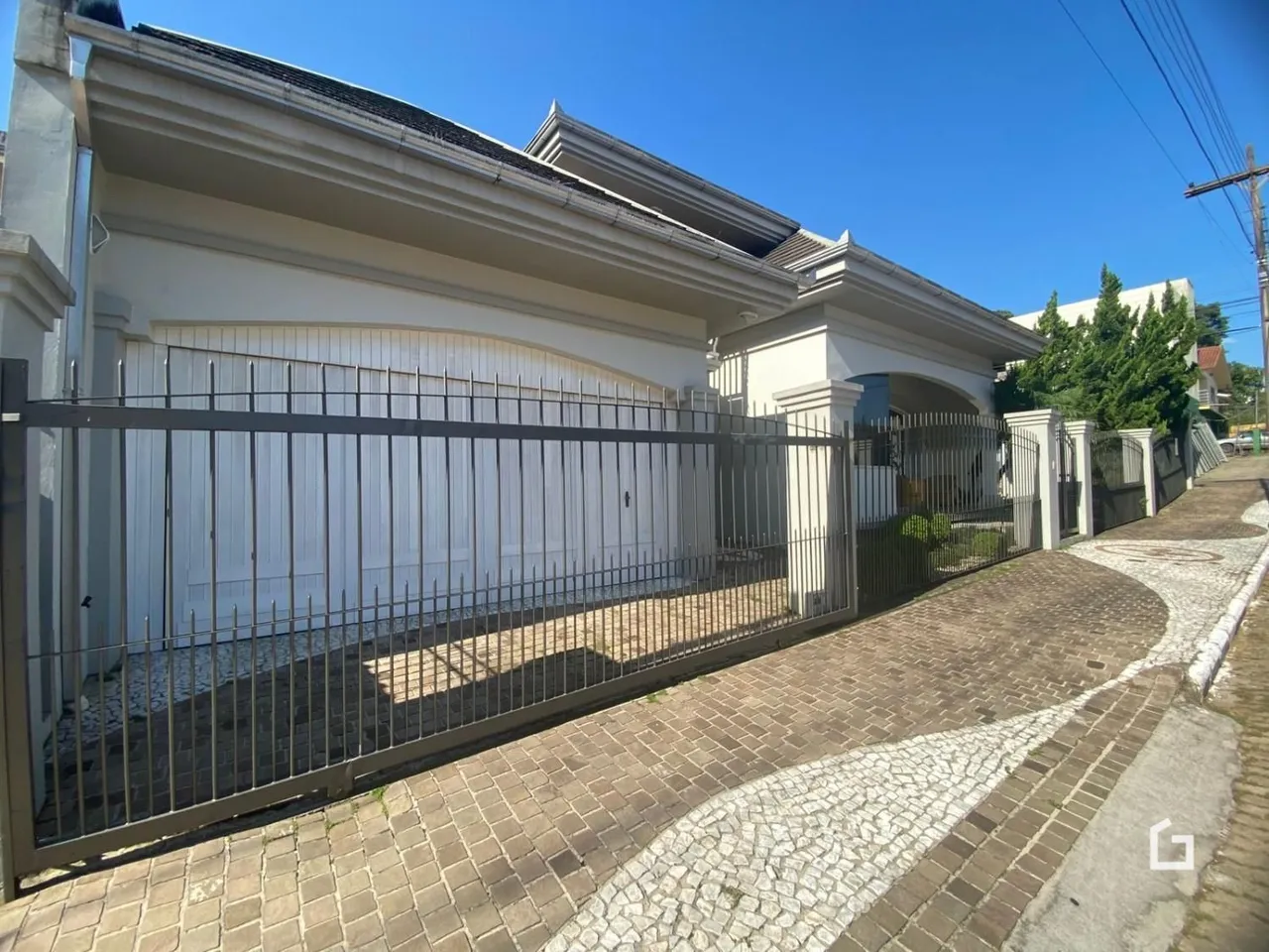 Casa com 5 dormitórios, foto 1