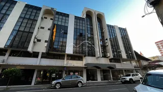 Fachada de um prédio residencial moderno em Lajeado, Brasil.