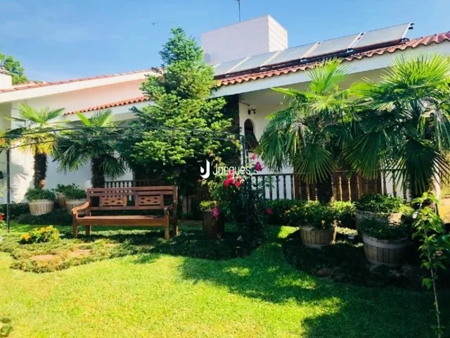 Casa com 5 dormitórios