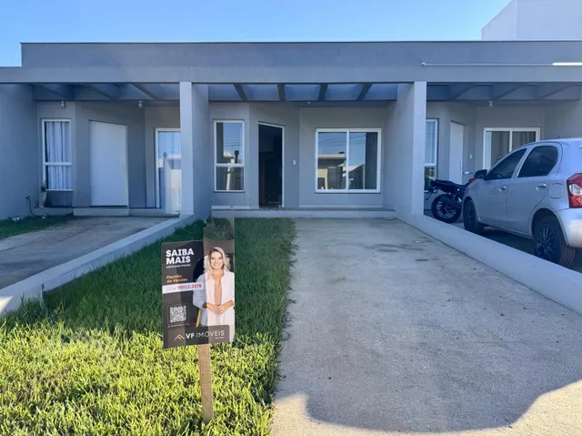 Casa geminada com 2 dormitórios