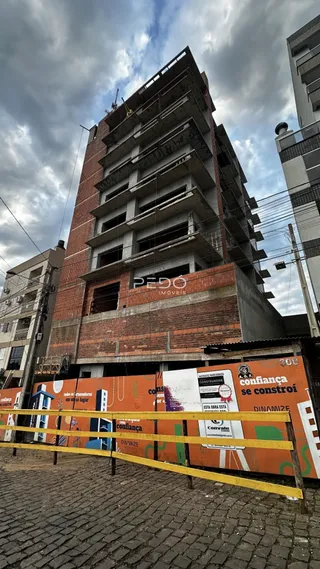 Fachada de um prédio em construção em Lajeado, Brasil.