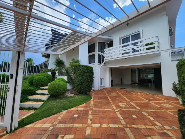 Casa com 4 dormitórios