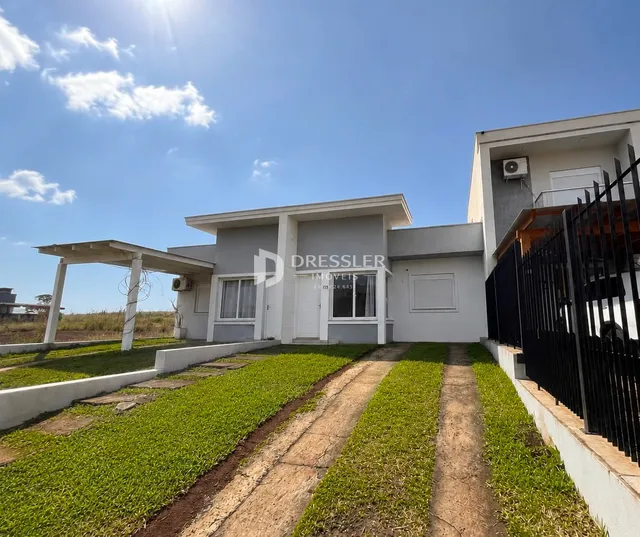 Fachada de uma casa moderna em Lajeado, Brasil.