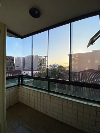 Vista da janela de um imóvel em Lajeado, Brasil, mostrando o exterior.