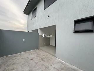 Fachada moderna de uma residência em Lajeado, Brasil.