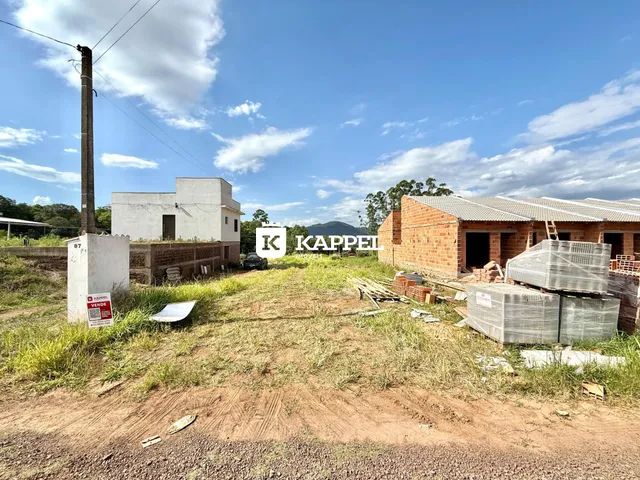 Vista externa de terrenos e construções em uma propriedade em Lajeado, Brasil.