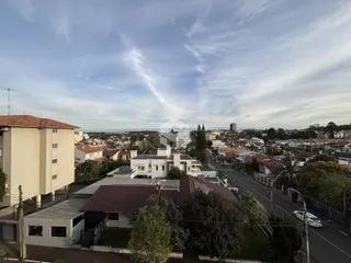 Vista aérea de um imóvel residencial em Lajeado, Brasil, mostrando casas e uma rua.