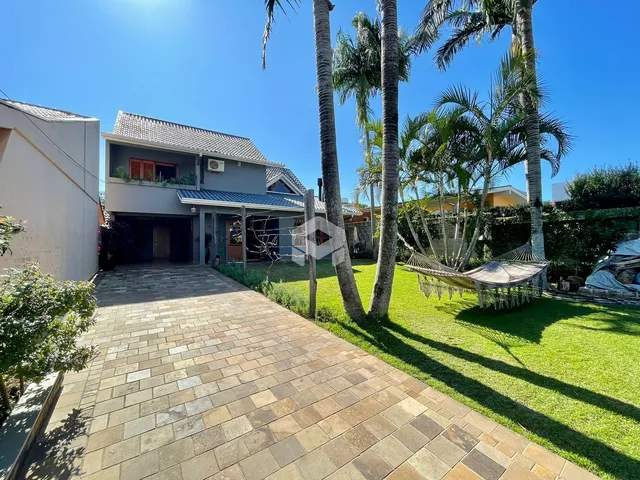 Casa com 4 dormitórios