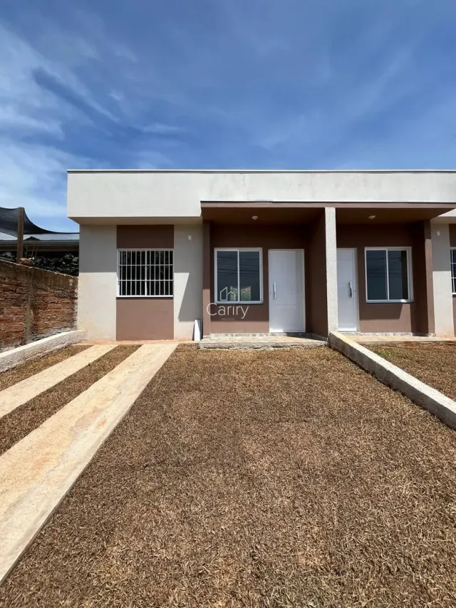 Casa geminada com 2 dormitórios