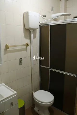 Foto da área do banheiro de uma propriedade em Lajeado.