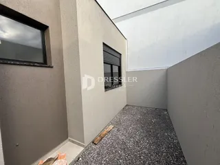 Vista de um corredor interno de uma propriedade em Lajeado.