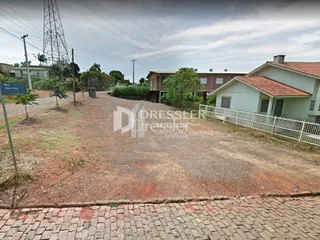Vista externa de um terreno com vegetação e cerca em Lajeado.