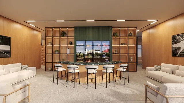 Sala de estar com painéis de madeira e estantes em um imóvel em Lajeado.
