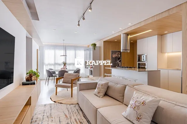 Foto de uma sala de estar moderna com sofá e área de jantar em um apartamento.