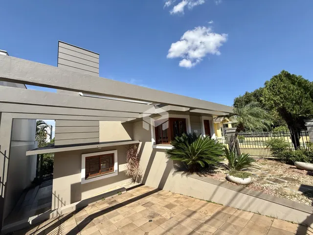 Fachada de uma casa moderna em Lajeado, Brasil.