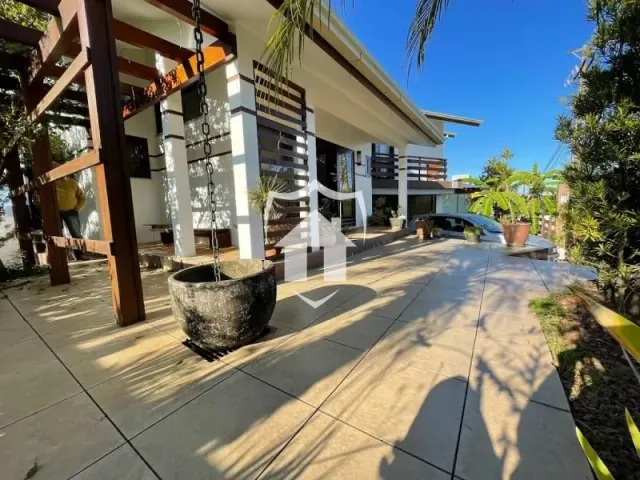 Casa com 4 dormitórios