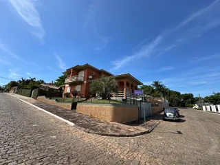 Casa com 4 dormitórios, foto 1