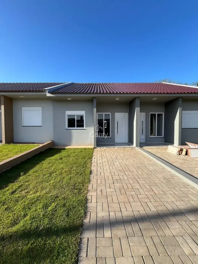 Casa geminada com 2 dormitórios