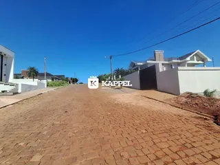 Vista externa da propriedade com calçada de tijolos em Lajeado, Brasil.