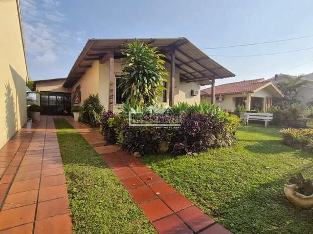 Casa com 3 dormitórios