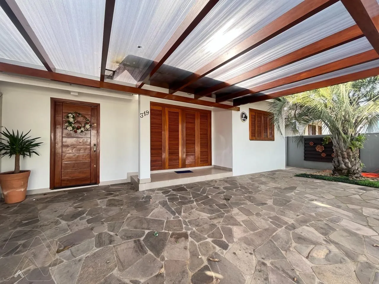 Casa com 4 dormitórios, foto 1