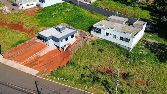 Vista aérea da propriedade residencial em Lajeado, mostrando a construção em andamento.
