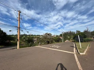Vista aérea de uma rua residencial em Lajeado, Brasil.
