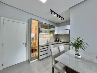 Uma cozinha e sala de jantar em uma propriedade no Lajeado, Brasil.