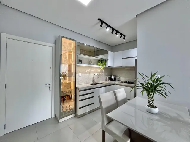 Uma cozinha e sala de jantar em uma propriedade no Lajeado, Brasil.