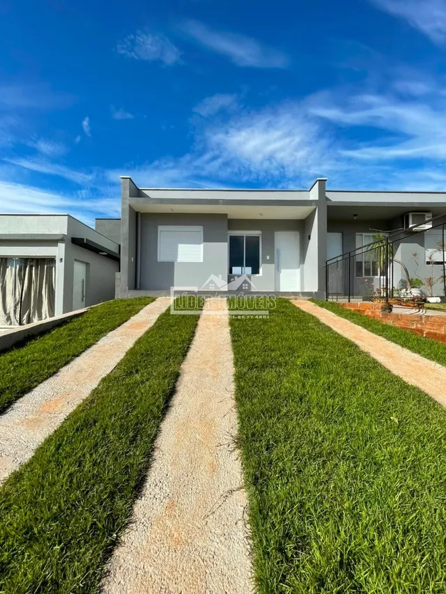 Casa geminada com 2 dormitórios