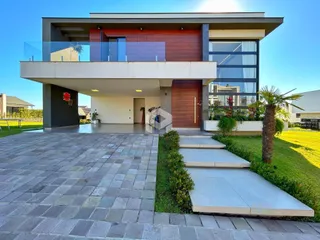 Fachada moderna de uma residência em Lajeado, Brasil.