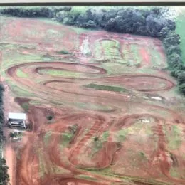 Vista aérea de uma área de terra aberta em Lajeado, Brasil.