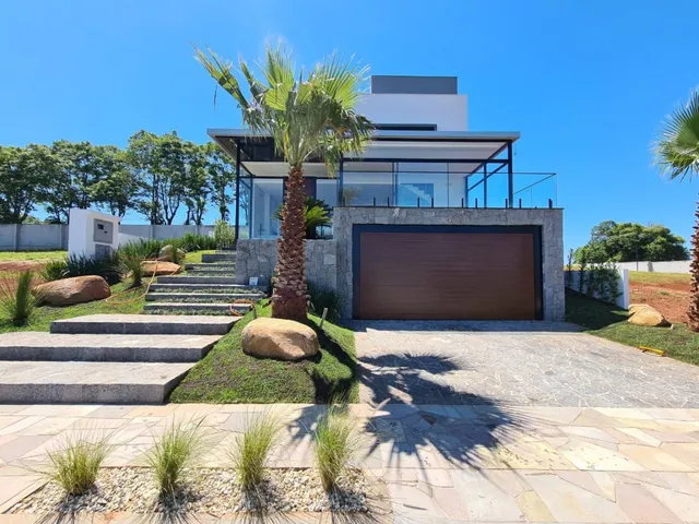 Casa com 4 dormitórios