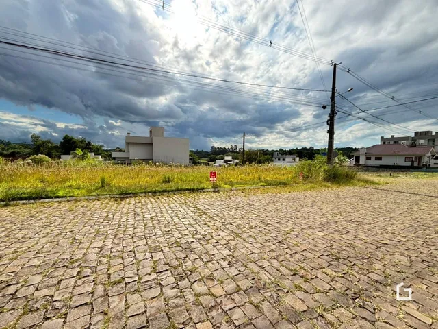 Vista da fachada e do pátio de uma propriedade em Lajeado, Brasil.