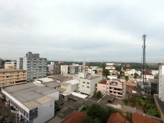 Vista aérea de um conjunto de edifícios residenciais e comerciais em Lajeado.