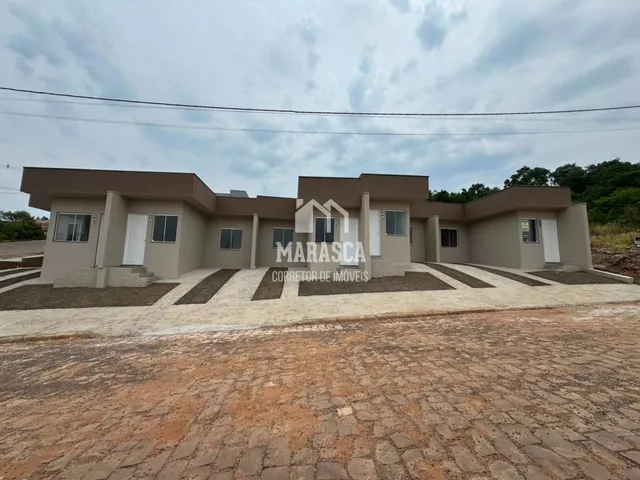 Casa geminada com 2 dormitórios