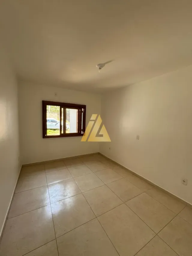 Casa geminada com 2 dormitórios