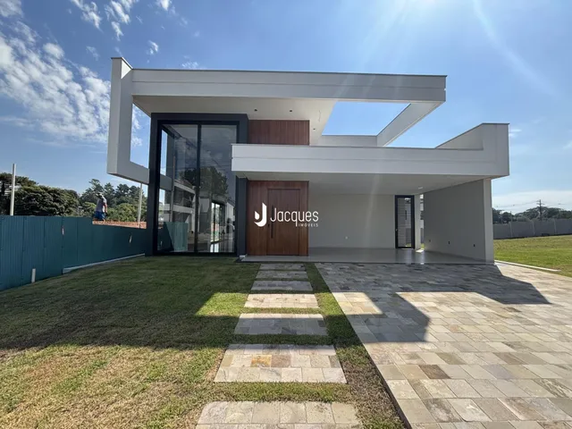 Fachada moderna de uma residência em Lajeado, Brasil.