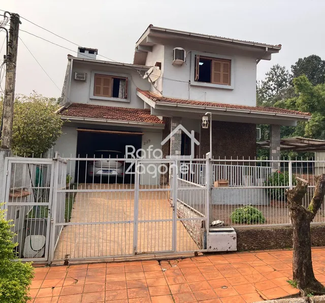Casa com 4 dormitórios