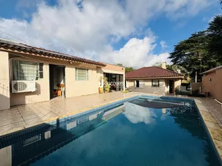 Vista externa de uma casa com piscina em Lajeado, Brasil.