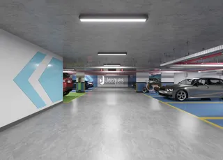 Imagem de um espaço amplo de garagem com piso de concreto.