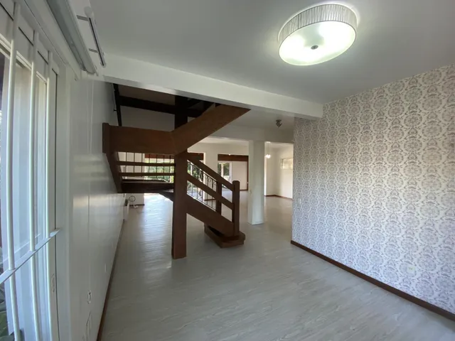 Casa com 4 dormitórios