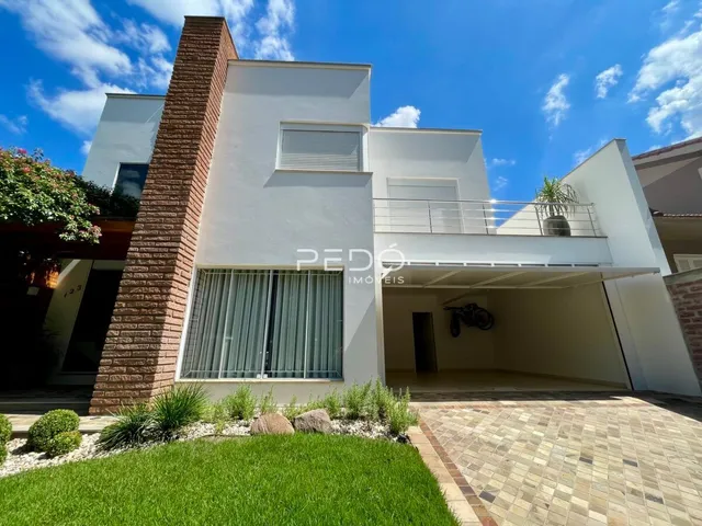 Fachada de uma casa moderna em Lajeado, Brasil.